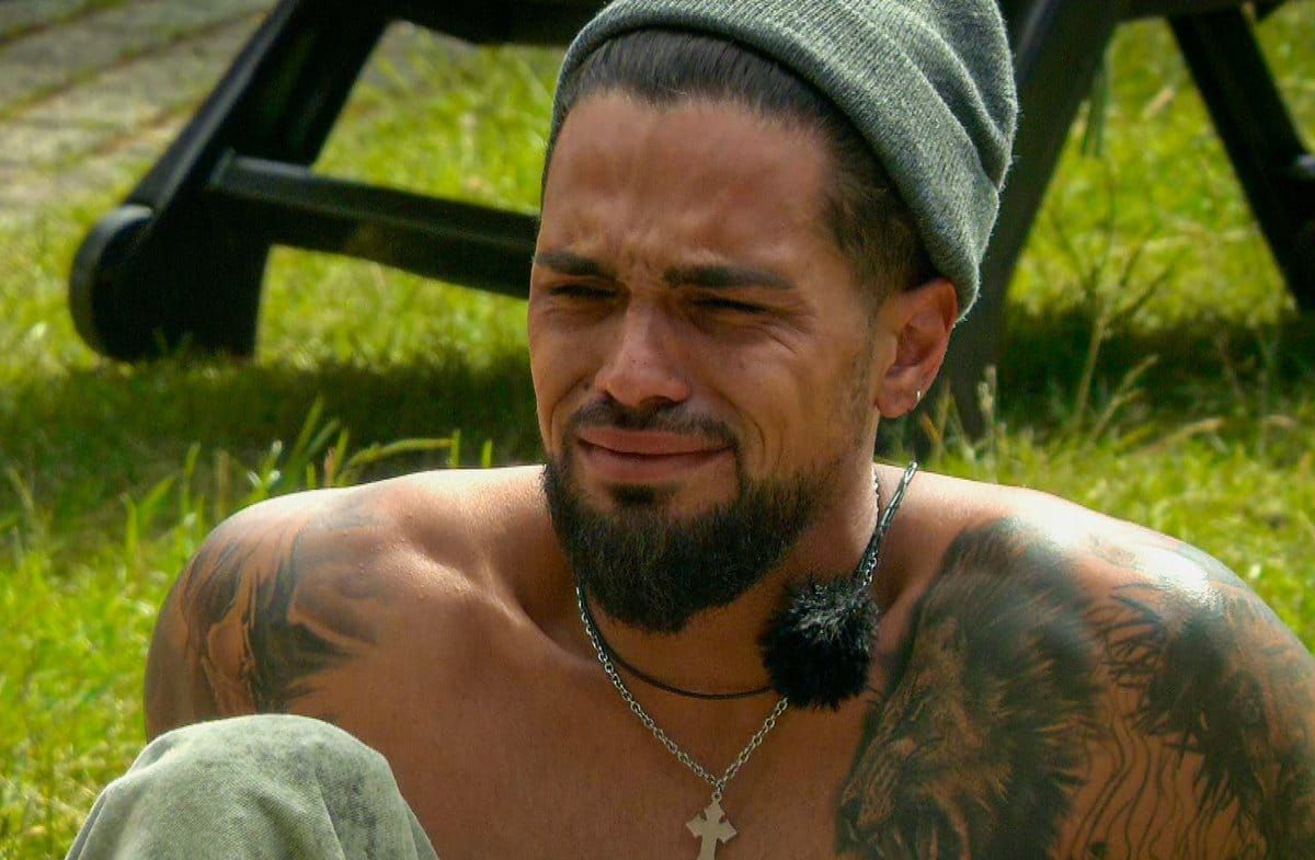 Hati Suarez macht Schluss: Alexander Molz sitzt alleine im "Sommerhaus der Stars".