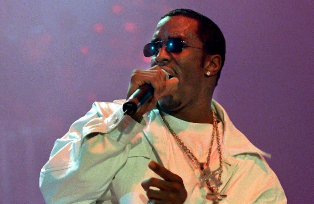 Sean 'Diddy' Combs schlägt sich den Kopf an Gefängnisbett an