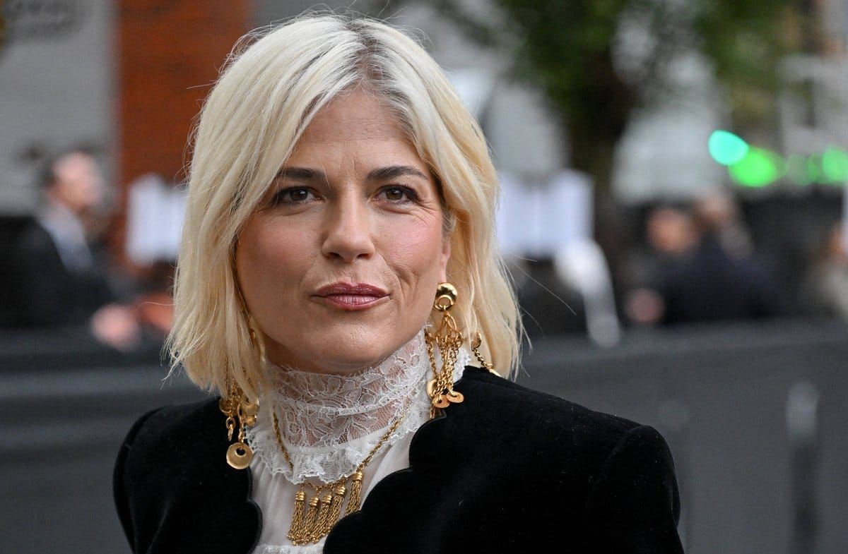 Selma Blair hat sich erstmals zu dem Vorfall im Flugzeug geäußert.