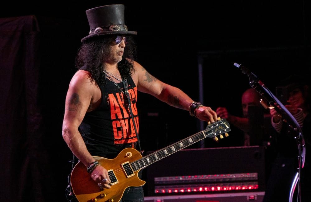 Slash gibt Neuigkeiten zu neuer Musik von Guns N' Roses bekannt
