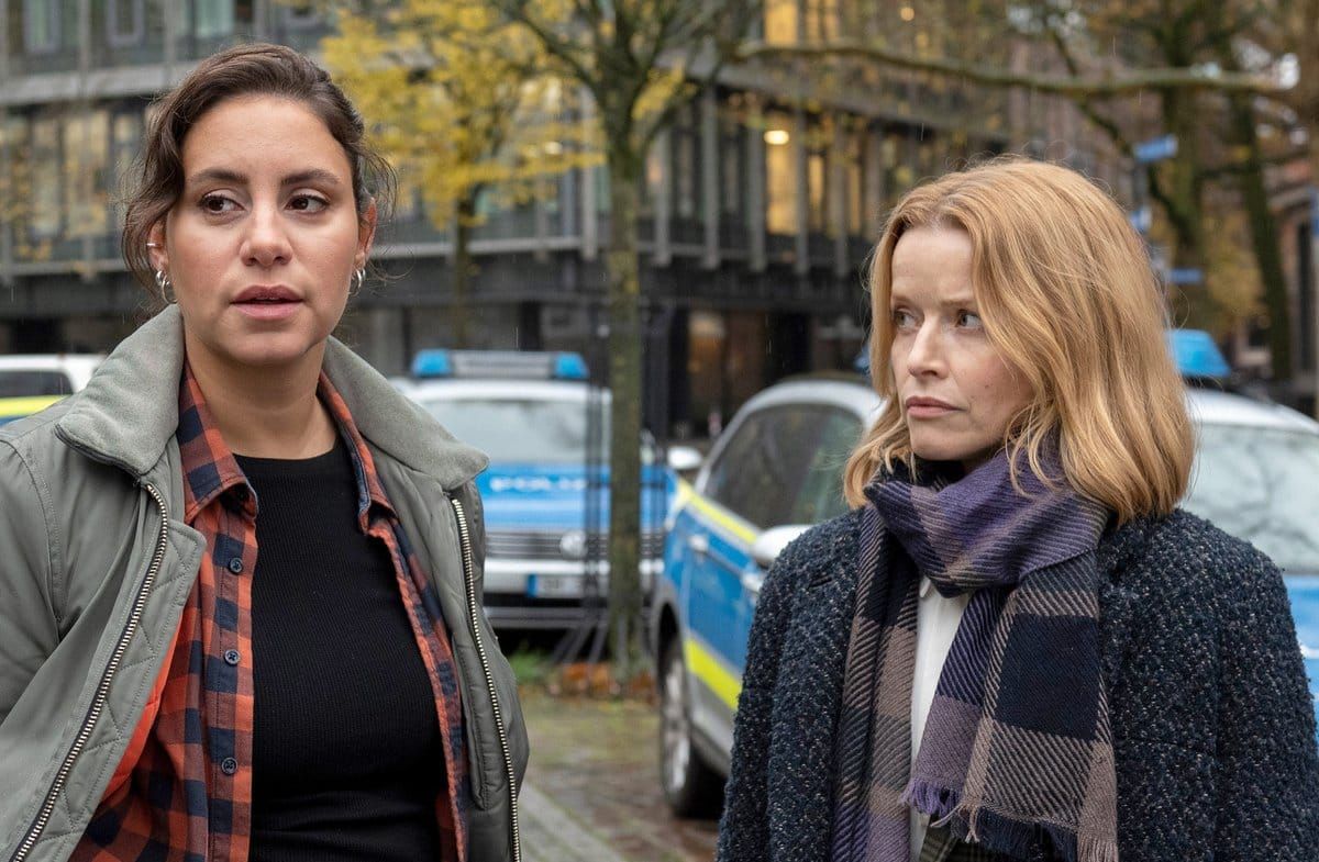 Mila Şahin (Almila Bagriacik, l.) und Elli Krieger (Karoline Schuch) werden in "Tatort: Unter Feinden" zu einem ungewöhnlich…