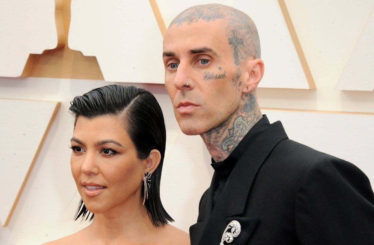 Kourtney Kardashian unterstützte ihren Ehemann Travis Barker im Krankenhaus.