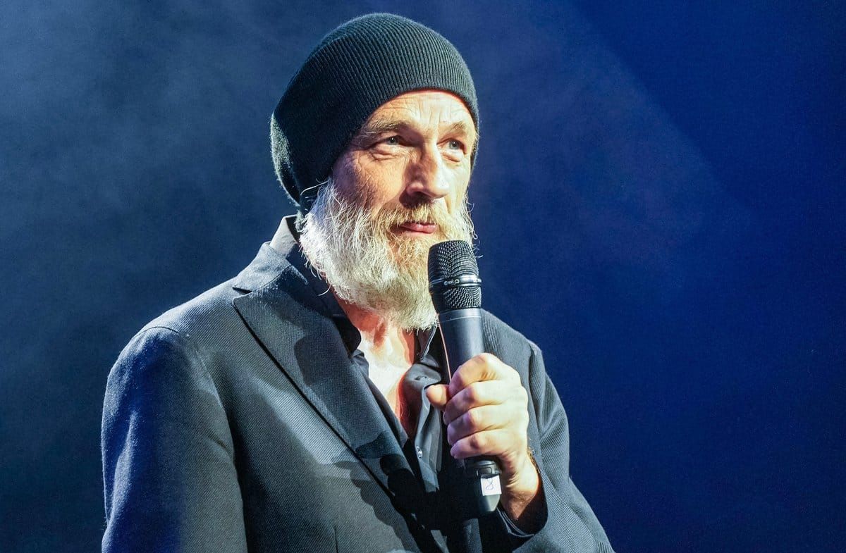 Torsten Sträter im September 2026 auf der Bühne.