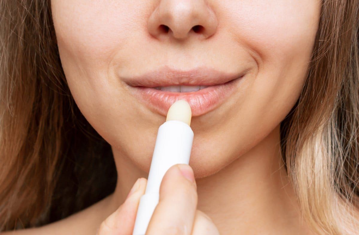 Kälte und trockene Luft sorgen im Herbst und Winter schnell für spröde Lippen.