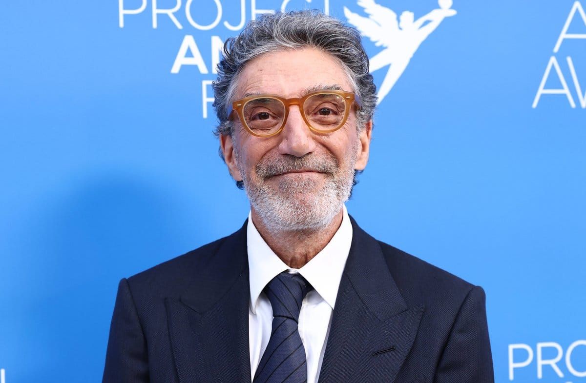 Der für seine Sitcoms bekannte Chuck Lorre hat kürzlich beißende Kritik an Donald Trump geübt. Das Weiße Haus lässt das nich…