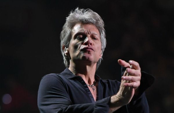 Jon Bon Jovi performs live February 2017 Famous