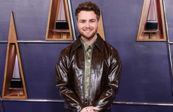 Alex Warren veröffentlicht Ausschnitt aus neuem Song mit John Mayer und verstorbenem Vater