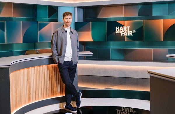 Louis Klamroth diskutiert montags in seiner ARD-Talkshow "Hart aber fair" mit prominenten Gästen.