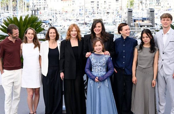 Sandra Wollner (4.v.r.o.) mit dem "Everytime"-Team in Cannes.