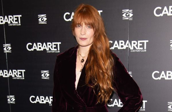 Florence Welch fordert Fans beim Reading Festival auf, ihre Handys wegzulegen