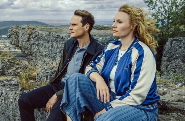 Im Franken-"Tatort: Gottesgarten" ermittelt Felix Voss (Fabian Hinrichs) erstmals mit Emilia Rathgeber (Rosalie Thomass).