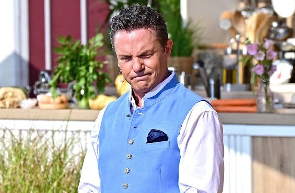 Stefan Mross spricht erstmals über den Doppelmord an seiner Tante und seiner Cousine.