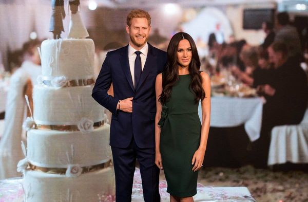 Kurz vor der Hochzeit im Jahr 2018 bekam Wachs-Harry im Madame Tussauds in London eine Wachs-Meghan.