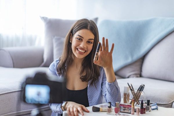 Influencer brauchen die richtige Grundausstattung. Foto: Adobe / Dragana Gordic
