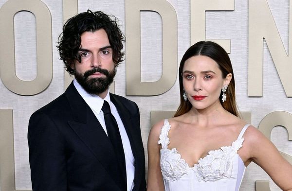 Elizabeth Olsen und Robbie Arnett bei den Golden Globes im Jahr 2024.