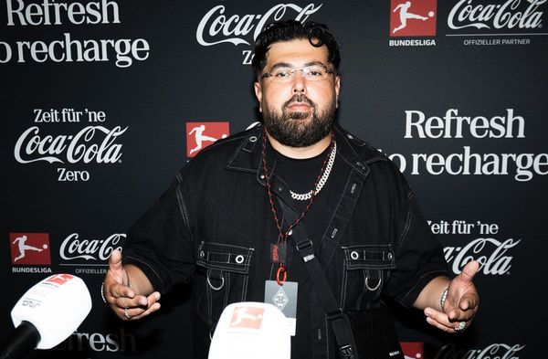 Rapper Summer Cem ist begeisterter Fußball-Fan.