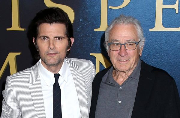 In "Der Kinderflüsterer" spielen Adam Scott und Robert De Niro (r.) Vater und Sohn.