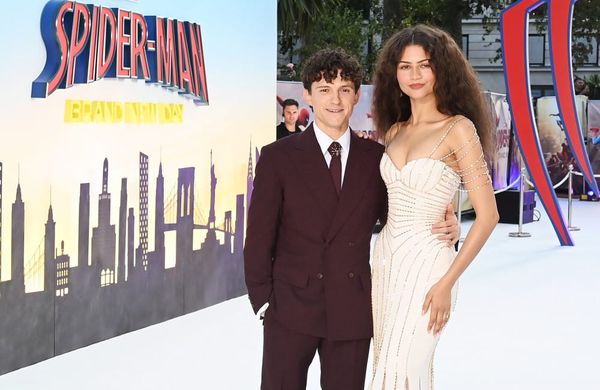 Tom Hollands Spider-Man schwingt in den exklusiven 2-Milliarden-Dollar-Club