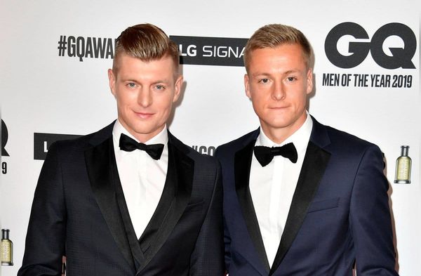 Toni (l.) und Felix Kroos führen seit 2020 gemeinsam durch den Podcast "Einfach mal Luppen".