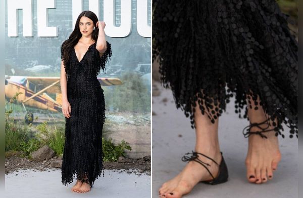 Margaret Qualley setzt auf die kontroversen "Barefoot Sandals" von Chanel.