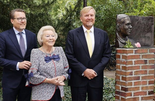 Prinzessin Beatrix besuchte mit ihren Söhnen König Willem-Alexander (r.) und Prinz Constantijn in Hitzacker unter anderem da…