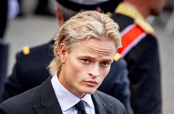 Marius Borg Høiby war am Mittwoch trotz Untersuchungshaft bei der Beerdigung seines Zieh-Großvaters König Harald.