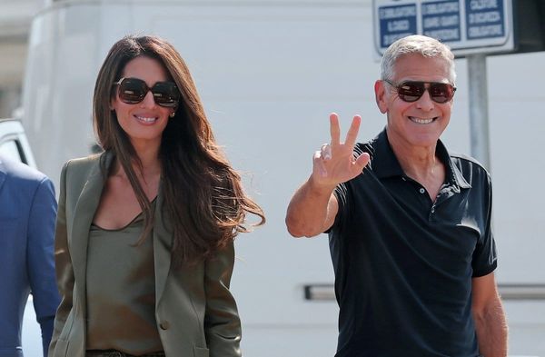 George Clooney und seine Ehefrau Amal sind in Venedig angekommen.