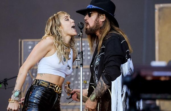 Billy Ray Cyrus reagiert auf Mileys Entscheidung, ihren Nachnamen abzulegen