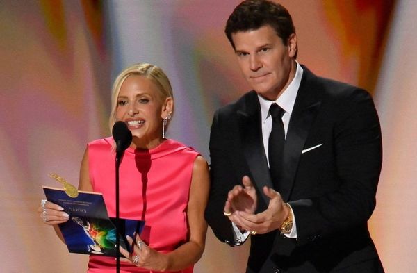 Sarah Michelle Gellar und David Boreanaz bei der Emmy-Verleihung 2026.