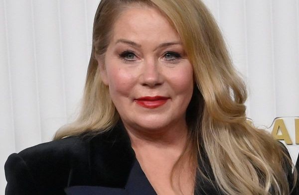 Christina Applegate wurde durch die Sitcom "Eine schrecklich nette Familie" berühmt. 2021 wurde bei ihr 2021 Multiple Sklero…