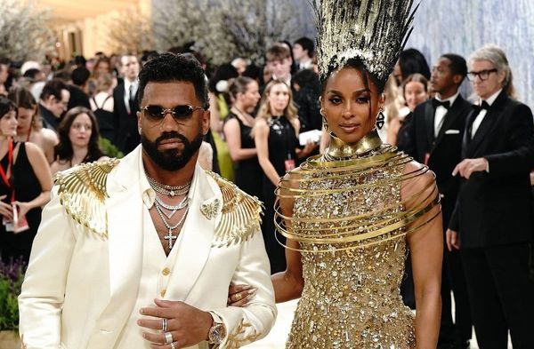 Die Familie von Russell Wilson und Ciara - hier bei der Met Gala im Mai in New York City - wächst. Sie haben bereits drei ge…