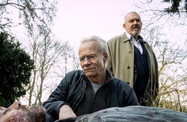 Die Kommissare Max Ballauf (Klaus J. Behrendt, li.) und Freddy Schenk (Dietmar Bär) übernehmen die Ermittlungen. Das Opfer i…