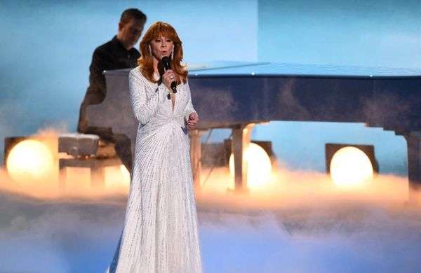Emmy Awards: Tribut an Dolly Parton, Catherine O’Hara und weitere Legenden