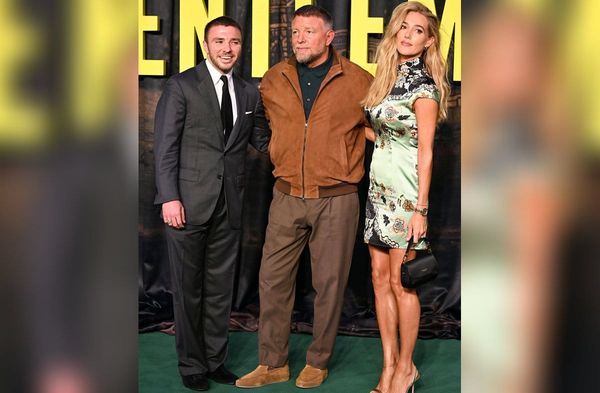 Guy Ritchie mit Ehefrau Jacqui Ainsley und Sohn Rocco bei der Premiere der zweiten "The Gentlemen"-Staffel in London.