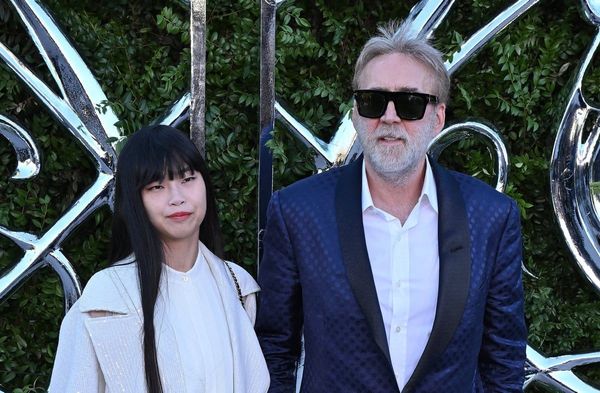 Der ergraute Nicolas Cage und seine Ehefrau Riko Shibata.