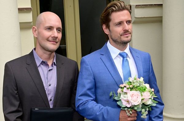 Ricky Marquart (Oliver Petszokat, l.) und Philip (Jörn Schlönvoigt) in der Comeback-Folge vom Mittwoch.