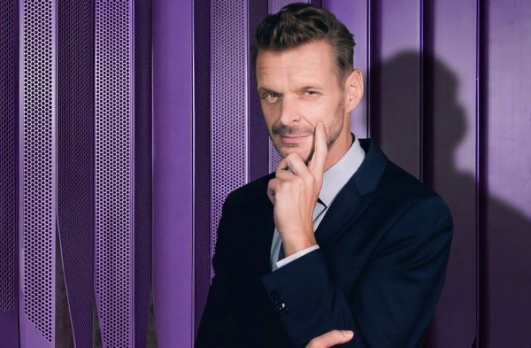 Florian Schroeder führt durch das neue "Journal Deluxe - mit Florian Schroeder".