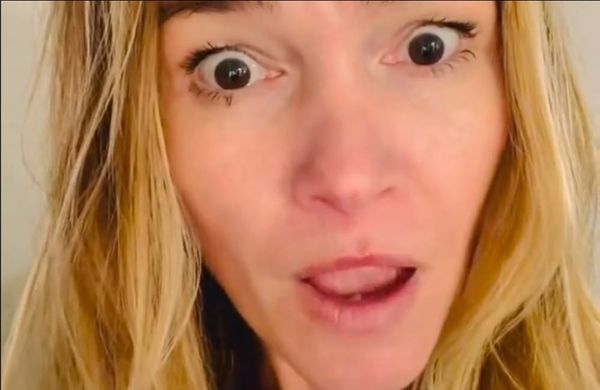 Julia Stiles fühlt sich 'so glücklich', nachdem sie eine Million Instagram-Follower erreicht hat