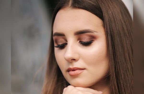 Bei den Halo Eyes wird ein Glitzerton mittig auf dem Lid platziert.