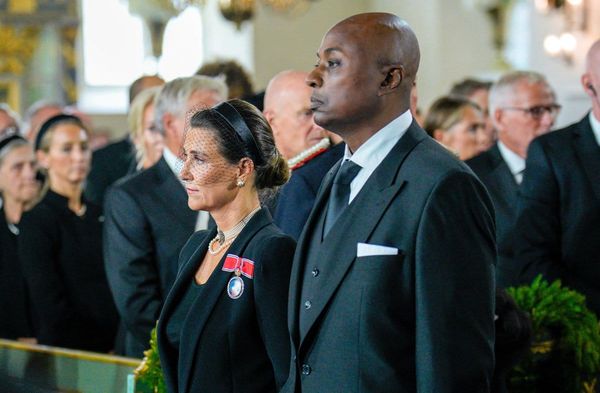 Durek Verrett und Prinzessin Märtha Louise bei der Trauerfeier für König Harald in Oslo.