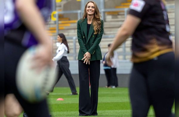 Prinzessin Kate auf dem Rasen in Leeds.