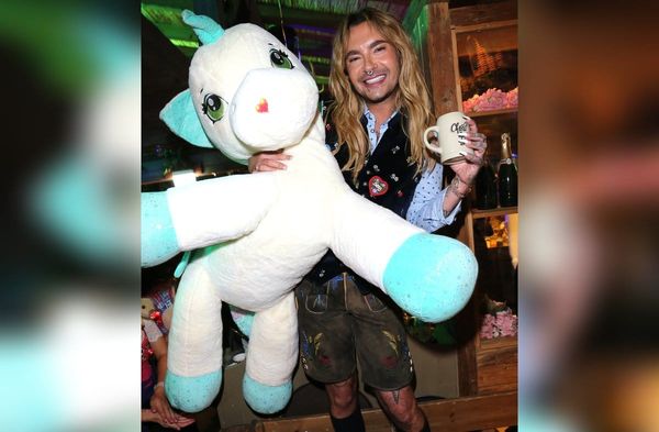 Bill Kaulitz hatte beim Almauftrieb sichtlich Spaß.