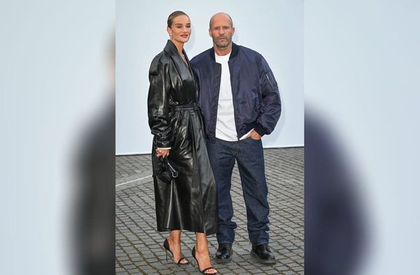 Stylischer Auftritt bei der Londoner Fashion-Week: Rosie Huntington-Whiteley und Jason Statham.