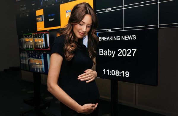 RTL-Moderatorin Sabrina Ilski zeigt ihren Babybauch.
