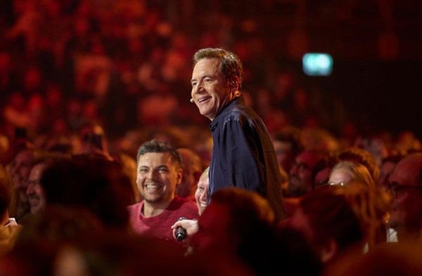 Michael Bully Herbig bei seinem Live-Experiment in der Münchner Olympiahalle.
