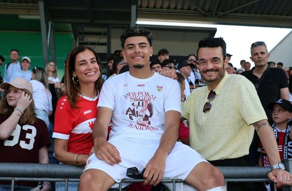 Jana Ina und Giovanni Zarrella mit ihrem Sohn Gabriel im Stadion.