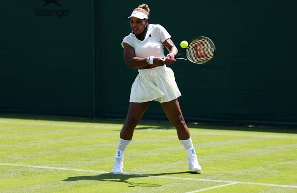 Serena Williams scherzt: 'Mama schaut immer zu' – Töchter entdecken riesige Nike-Fotos