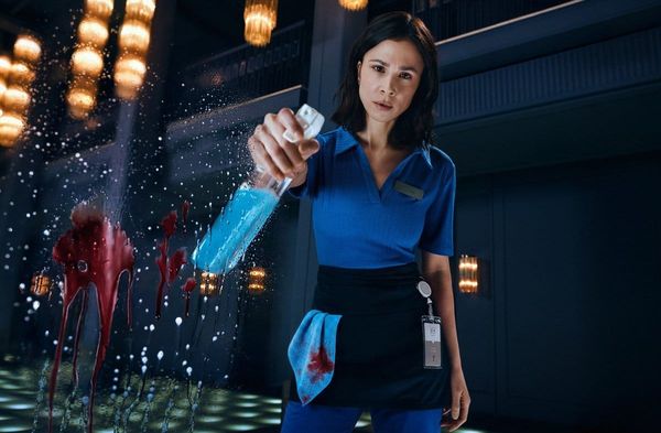 Aylin Tezel putzt in "Serial Cleaner" Tatorte.