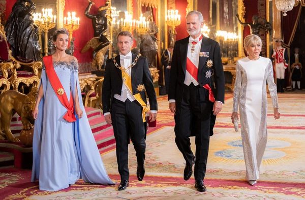 Königin Letizia, Emmanuel Macron, König Felipe und Brigitte Macron (v.l.) beim Staatsbankett in Madrid.