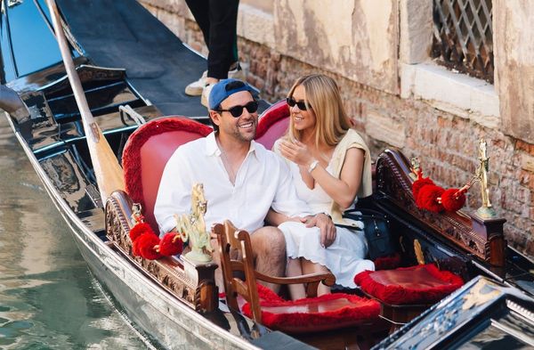 Scooter Braun und Sydney Sweeney gönnten sich eine romantische Gondelfahrt durch Venedig.